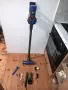 Много добра прахосмукачка Dyson V8 с нова батерия и аксесоари, снимка 1