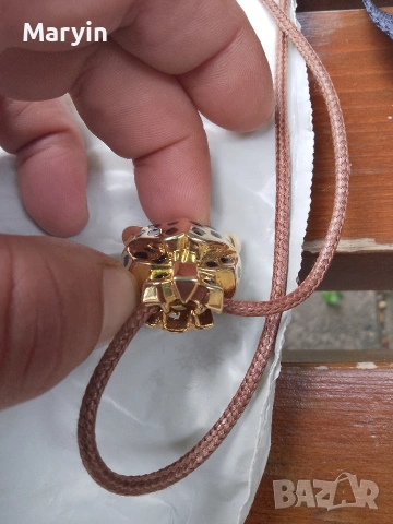 висулка пантера на марката Panthere de Cartier, снимка 2 - Колиета, медальони, синджири - 54408500