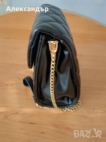 Малка черна дамска чанта, снимка 5 - Чанти - 54323900