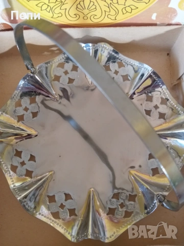 Метален поднос, снимка 3 - Аксесоари за кухня - 54220267