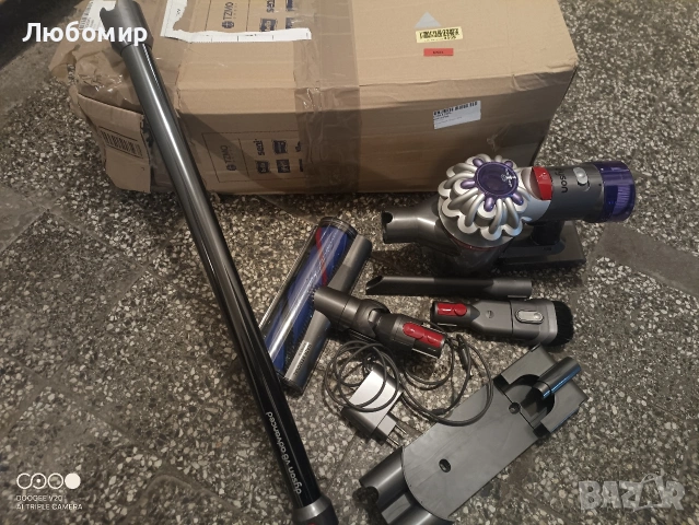 Безжична вертикална прахосмукачка Dyson V8 Advanced, снимка 4 - Прахосмукачки - 54576435