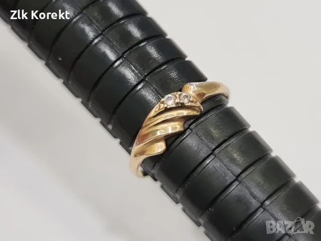 Дамски златен пръстен с ковани камъни