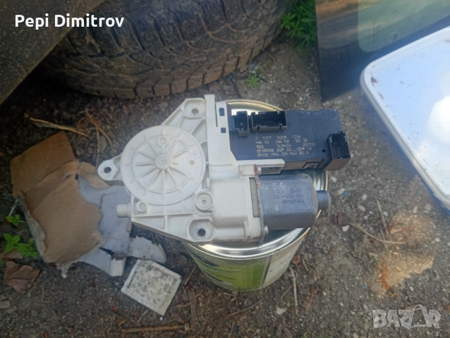 1137328126 двигател за електрически стъкла отпред десен PEUGEOT 407 1.6 HDI 110 2004 117856, снимка 2 - Части - 54349008