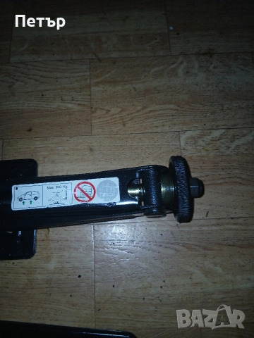 Оргинален крик алфаромео джулия,джулиета специален, снимка 11 - Аксесоари и консумативи - 54068199