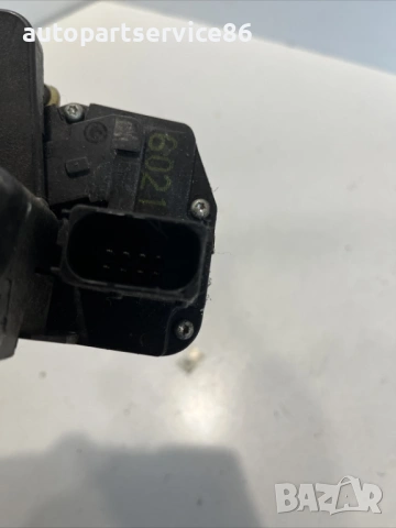 Заключващ механизъм за предна дясна врата за Chevrolet Captiva 2.2 VCDI (2012), снимка 2 - Части - 54645321