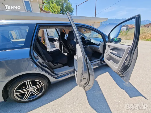 Mitsubishi Grandis 2.4 MIVEC 2007 ГАЗ 7 места, снимка 17 - Автомобили и джипове - 55422846