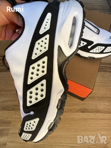Нови Оригинални бяло/черни  маратонки Nike Air Max Sunder ! 37,5 н, снимка 2 - Маратонки - 54730495