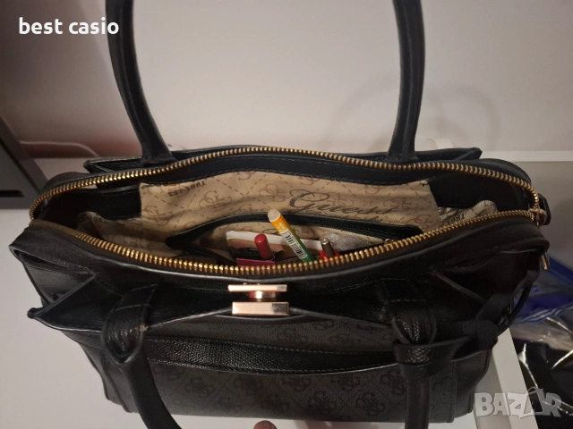 Продавам оригинална дамска чанта Guess., снимка 6 - Чанти - 54905498
