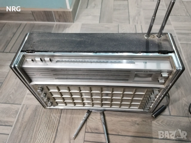 PHILIPS FM-AM De Luxe , снимка 2 - Радиокасетофони, транзистори - 54370569