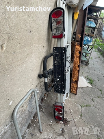 Багажник за четири броя колела, който се монтира на теглич.