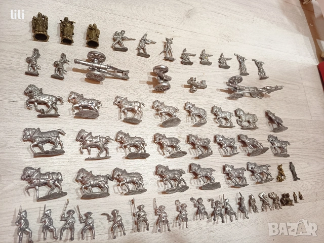 60 бр метални войници коне оръдия и др, снимка 3 - Настолни игри - 54014926