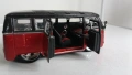Volkswagen T1 Samba, метален микробус на Bburago с отварящи врати. , снимка 3
