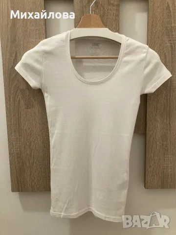 Бяла памучна тениска на Levis, XS размер, снимка 2 - Тениски - 55496393