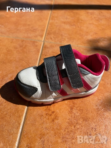Детски маратонки adidas, снимка 3 - Детски обувки - 54349923