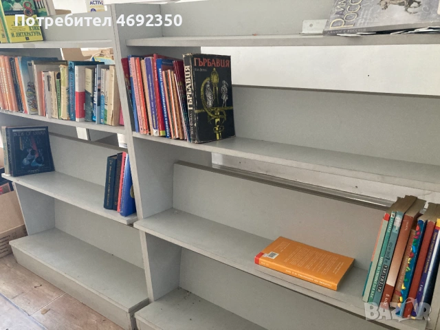 Оборудване за книжарница, магазин, пирамиди, метални стелажи-различни.
