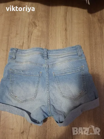 Сини къси дънки на Bershka, снимка 2 - Дънки - 55409232