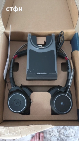 Безжични слушалки Plantronics Voyager Focus UC, снимка 2 - Друга електроника - 55136833