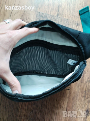 new balance essentials waist bag - страхотна спортна чанта НОВА БЕЗ ЕТИКЕТИ, снимка 10 - Чанти - 54401766