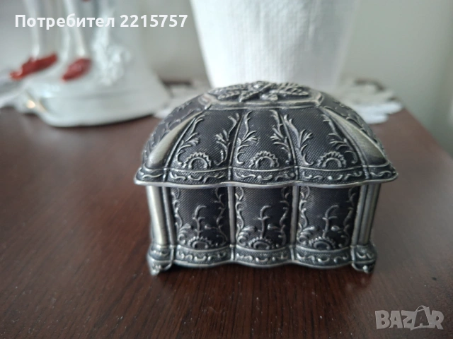 Стъклен свещник, за дебела свещ+стъклена кутия.