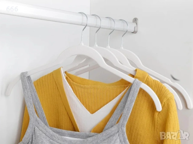 22 броя бели кадифени закачалки, снимка 4 - Други стоки за дома - 54281178