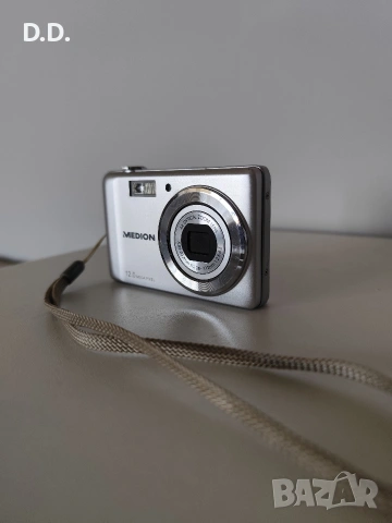 Дигитален фотоапарат Medion 12MP, снимка 2 - Фотоапарати - 54518955