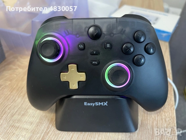 Геймърски контролер EasySMX D05 с Hall Effect стикове + Зарядна станция
