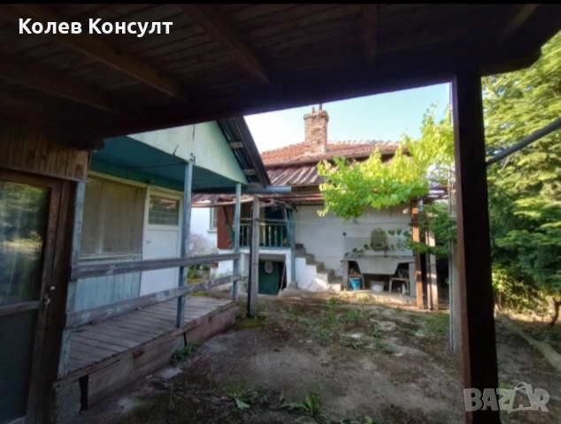 Продавам КЪЩА С ДВОР в с. Велика., снимка 2 - Къщи - 54279982