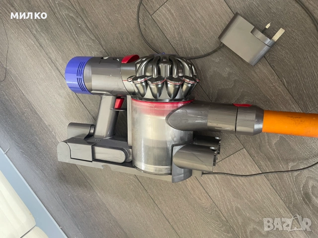 Акумулаторна прахосмукачка DYSON V-8, снимка 5 - Прахосмукачки - 55035849