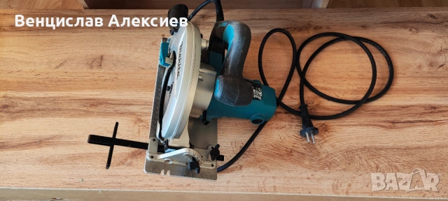 Циркуляр Makita HS7601, снимка 3 - Триони и циркуляри - 54495072