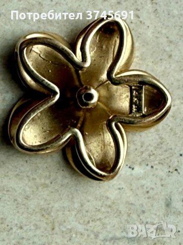 Златна висулка Плумерия с диамант , снимка 3 - Колиета, медальони, синджири - 54013721