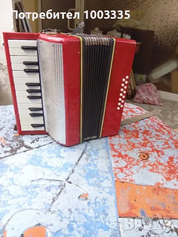 Стар детски акордеон 