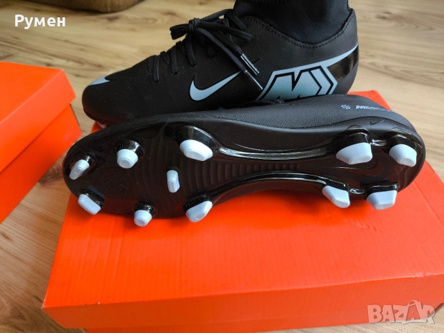 Два модела футболни обувки NIKE, снимка 11 - Спортни обувки - 54986841