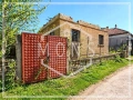 Продава се къща за ремонт с обширен двор и лице на две улици в с. Добромирка, обл. Габрово., снимка 5