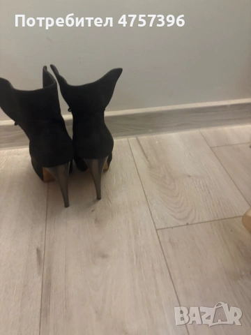 Alexander Mcqueen боти 37 номер, снимка 2 - Дамски боти - 53964719