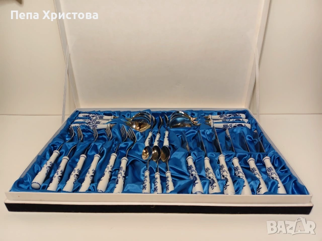 комплект прибори с порцеланови дръжки
