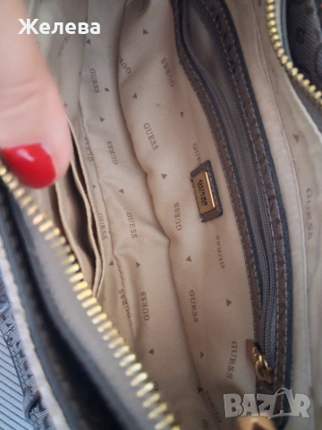 Чанта Guess средно голяма , снимка 4 - Чанти - 55241068