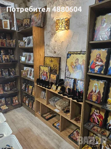 Икони, сувенири, картини на едро и дребно.
