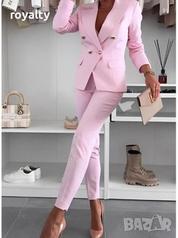 Дамски Елегантен Светло Розов Костюм с Копчета