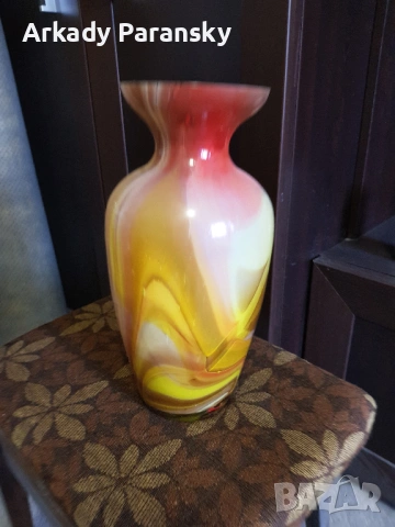 Стара ваза от цветно стъкло.. 