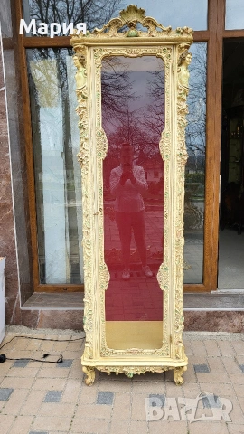 Луксознена барокова витрина 