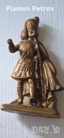 Бронзова брошка, чан Шотландски войник 
