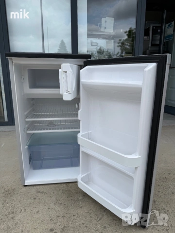 Сив малък хладилник с камера Whirlpool 45 см широк, снимка 8 - Хладилници - 54943275