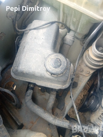 Казанче хидравлична течност Пежо 407  за Peugeot 407 2004 година, снимка 2 - Части - 54198469