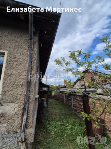 Стара къща с площ 70кв.м и УПИ 318кв.м в Стара чешма -Перник, снимка 8 - Къщи - 54487221