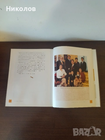 Продавам книга Cigar Family: A 100 Year Journey in the Cigar Industry (1999), снимка 6 - Художествена литература - 54104487