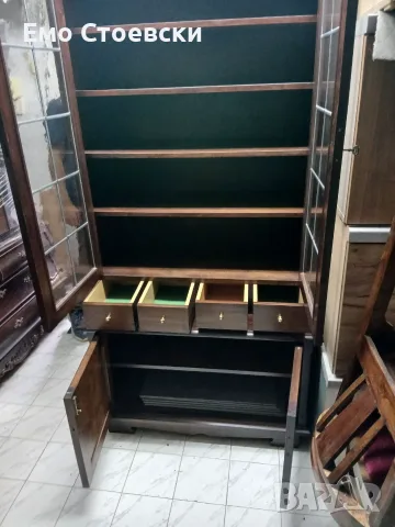 Стилен дървен шкаф с витрина , снимка 5 - Секции и витрини - 55304001