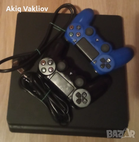 Продаван ps 4 в одлично състояние включва gta5 светещи кабели за зареждане 