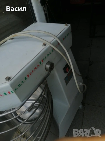Италианска тестомесачка монофазна 35 литра, снимка 2 - Други машини и части - 54281378
