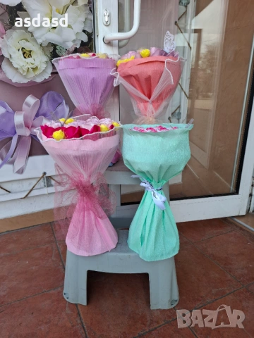 Настолни букути + подарък към тях 