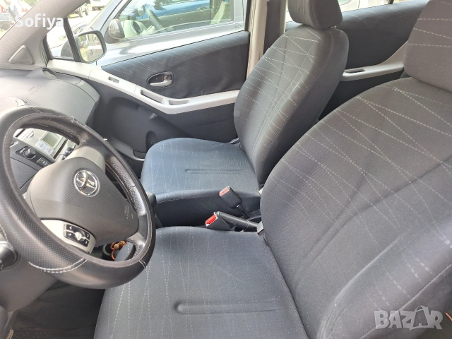 Toyota Yaris 1.3, снимка 4 - Автомобили и джипове - 54772409